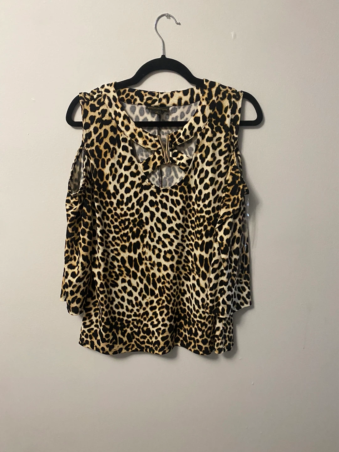Women's Leopard Print Cold Shoulder Top - Size Medium - photo 3