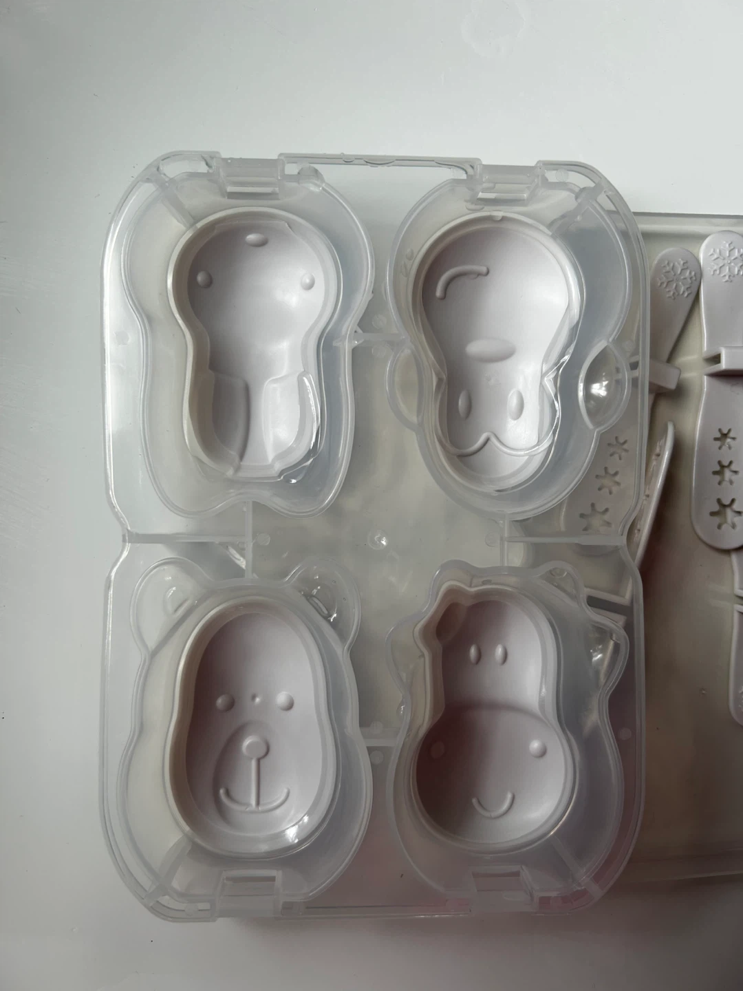 4 Cavity Animal Shaped Ice Pop Mold - photo 2