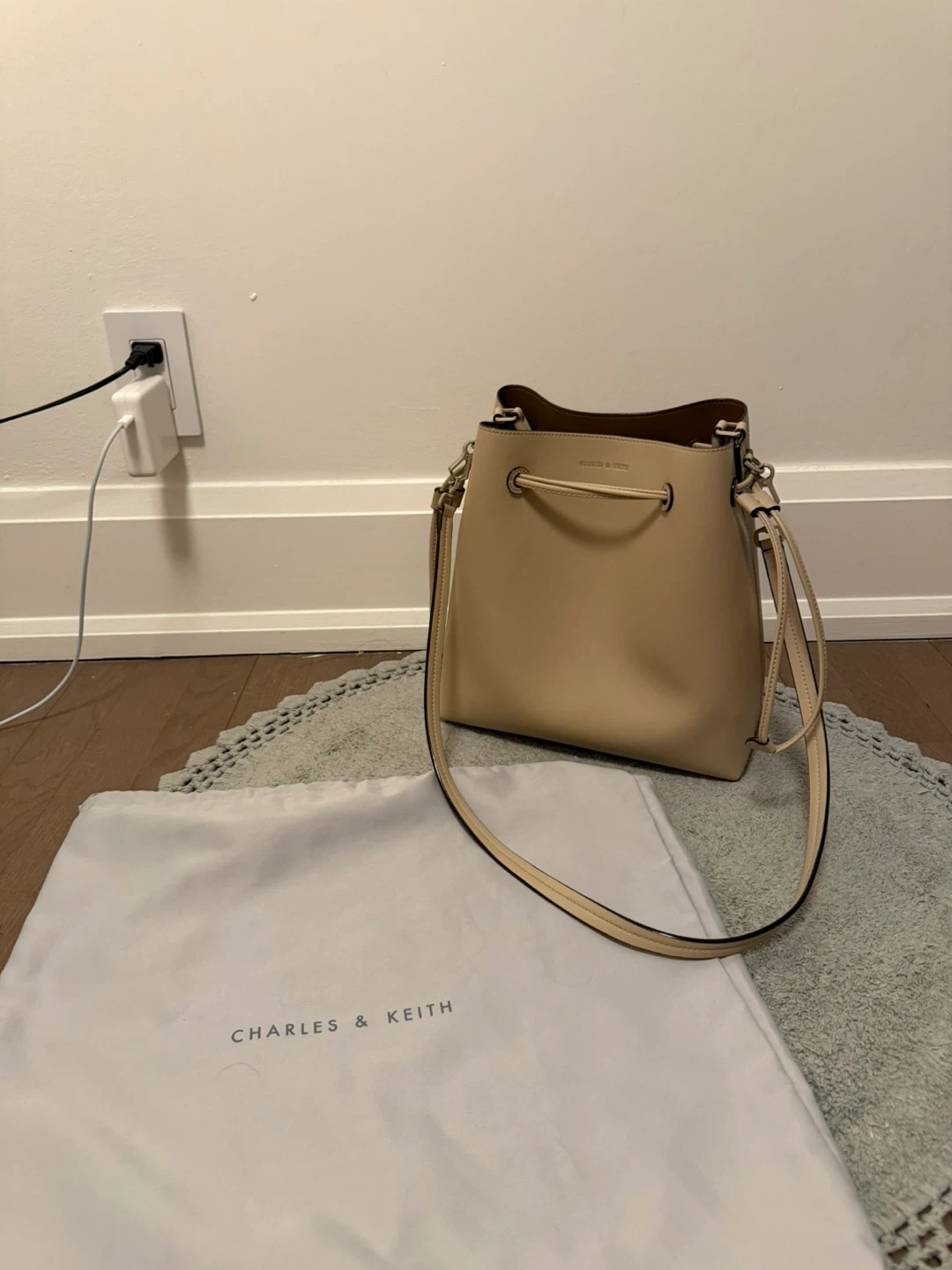 Charles & Keith Beige Bucket Bag - photo 3