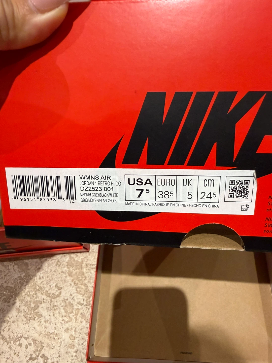 Women's Air Jordan 1 Retro High OG Shoes - photo 5
