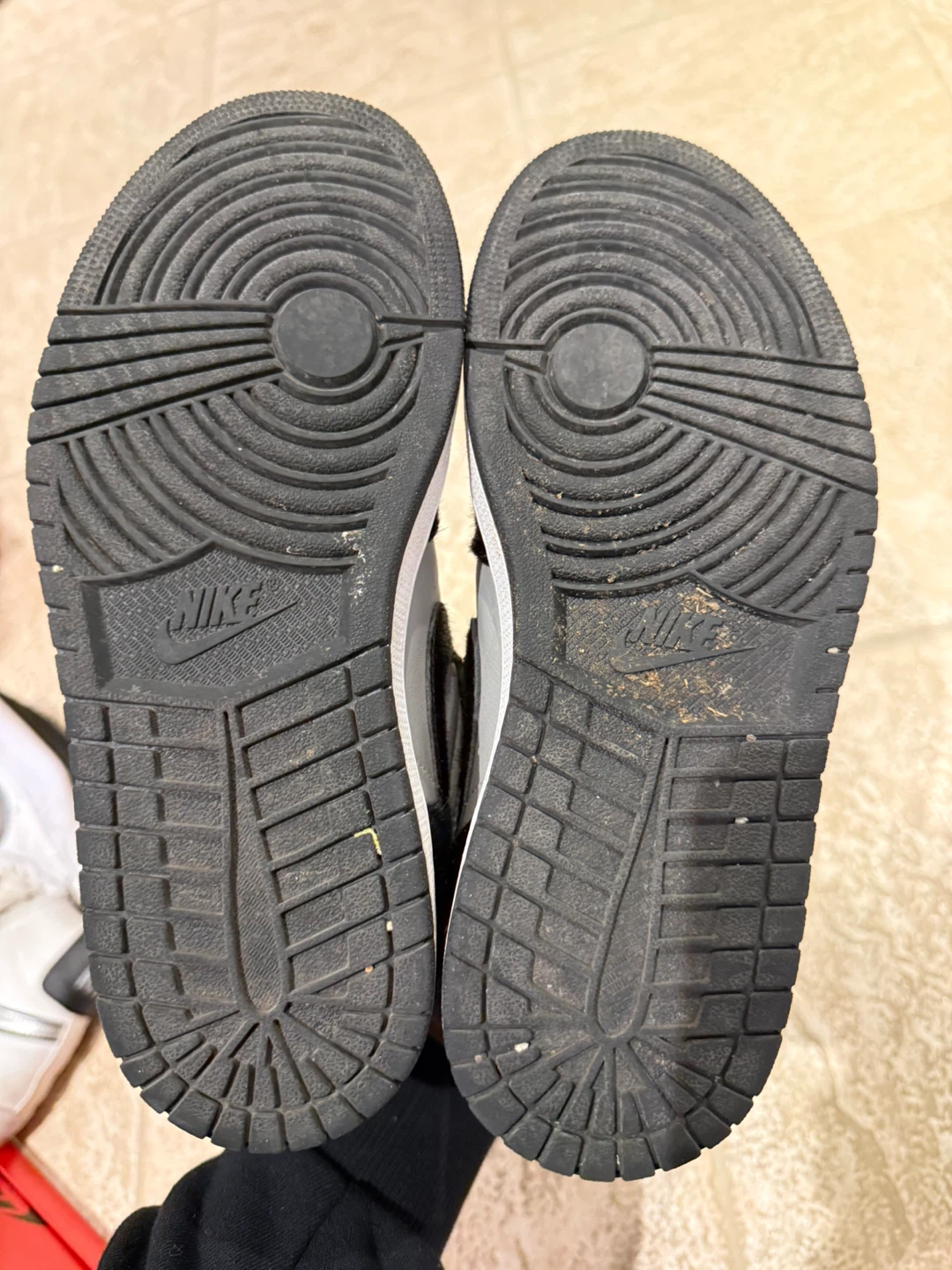 Women's Air Jordan 1 Retro High OG Shoes - photo 3