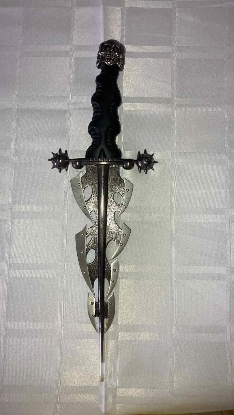Collectable dagger
