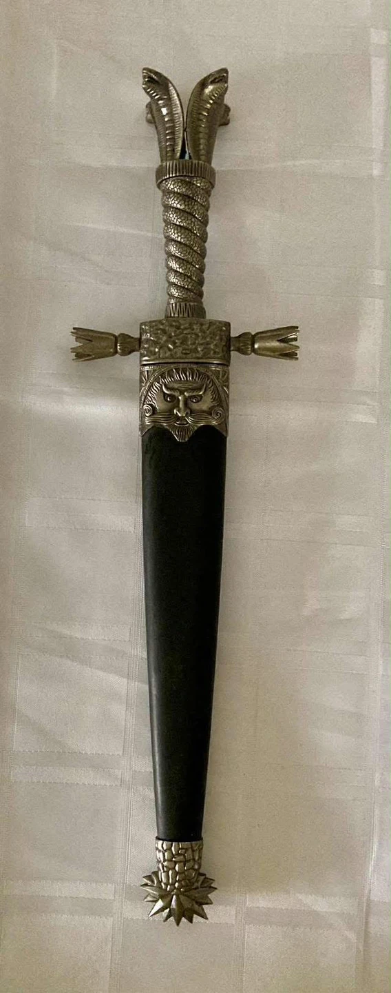 Collectable dagger with snakes on top