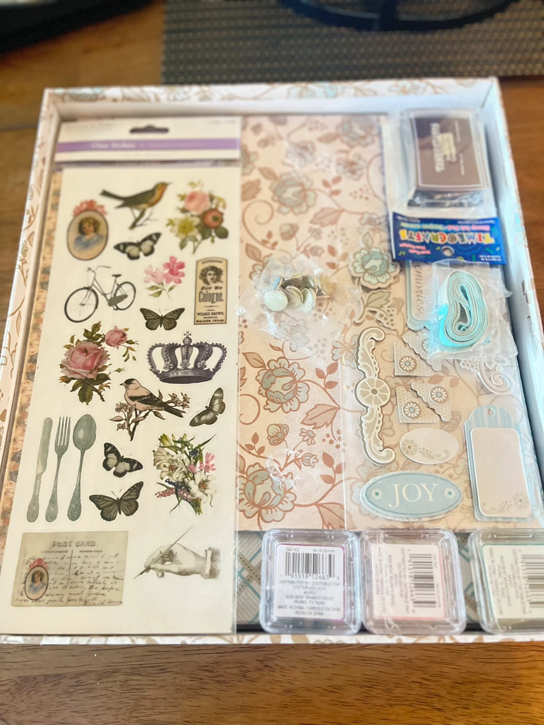 Scrapbook making kit 🌷