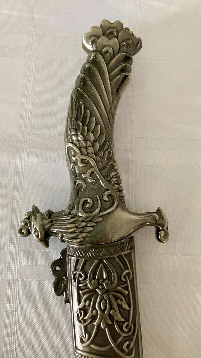 Collectable dagger with rooster on handle