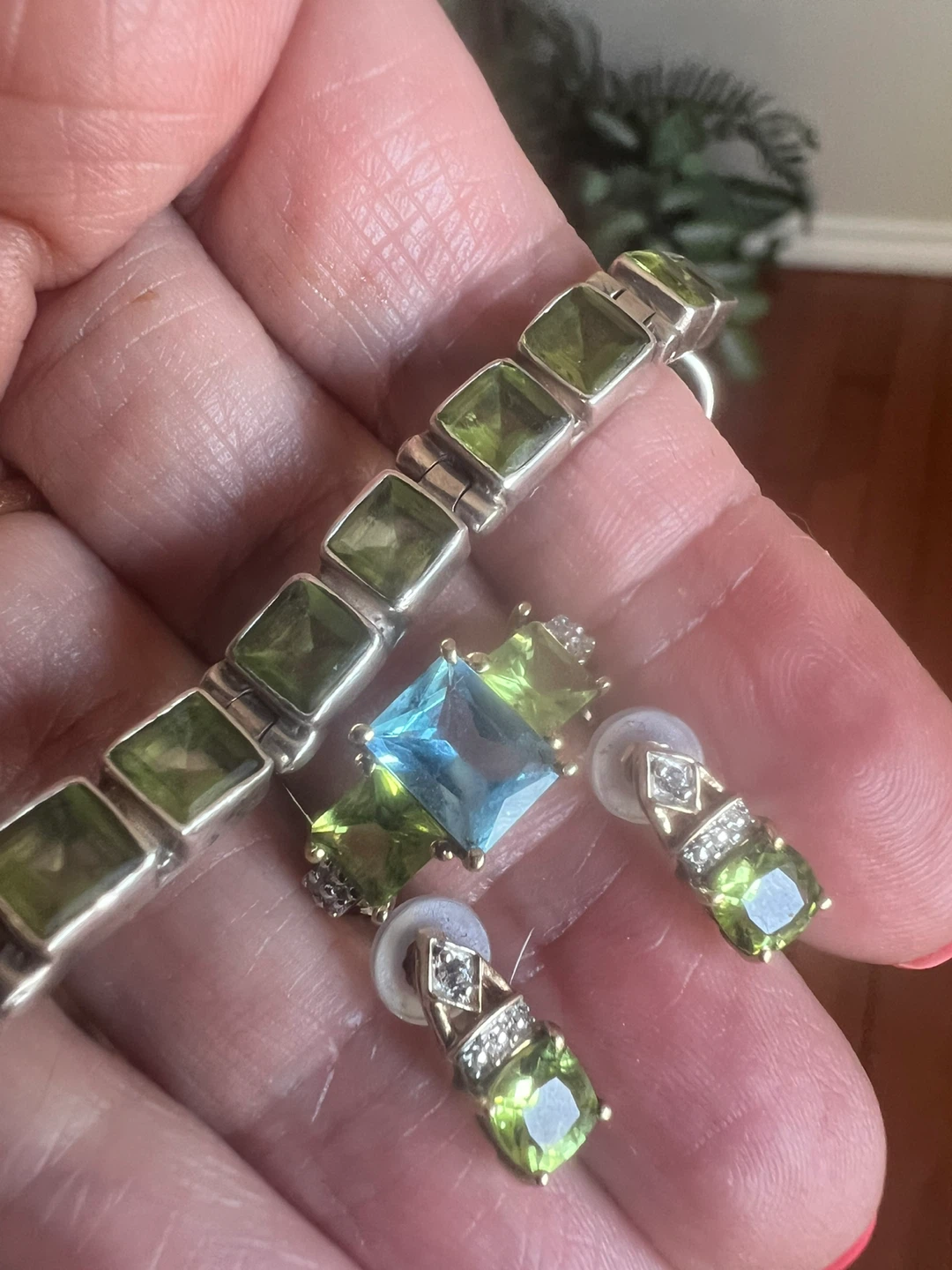 10 k Peridot and Blue Topaz Gemstone Bracelet and Earrings Set - photo 2