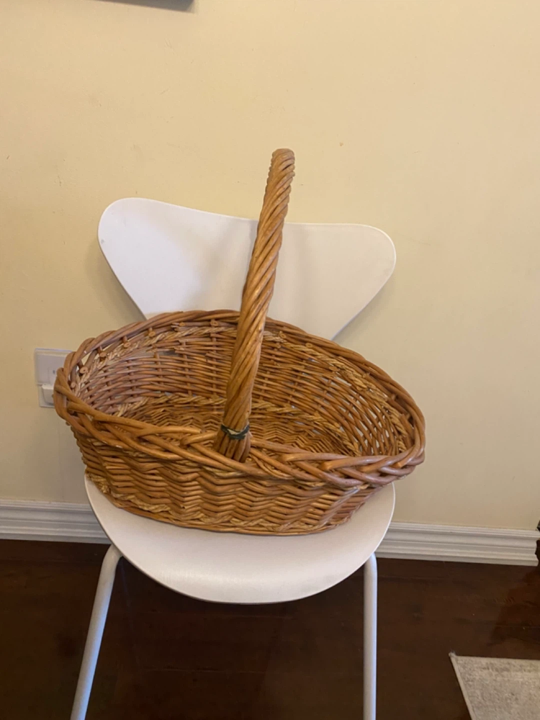 Large Wicker Basket with Handle - photo 2