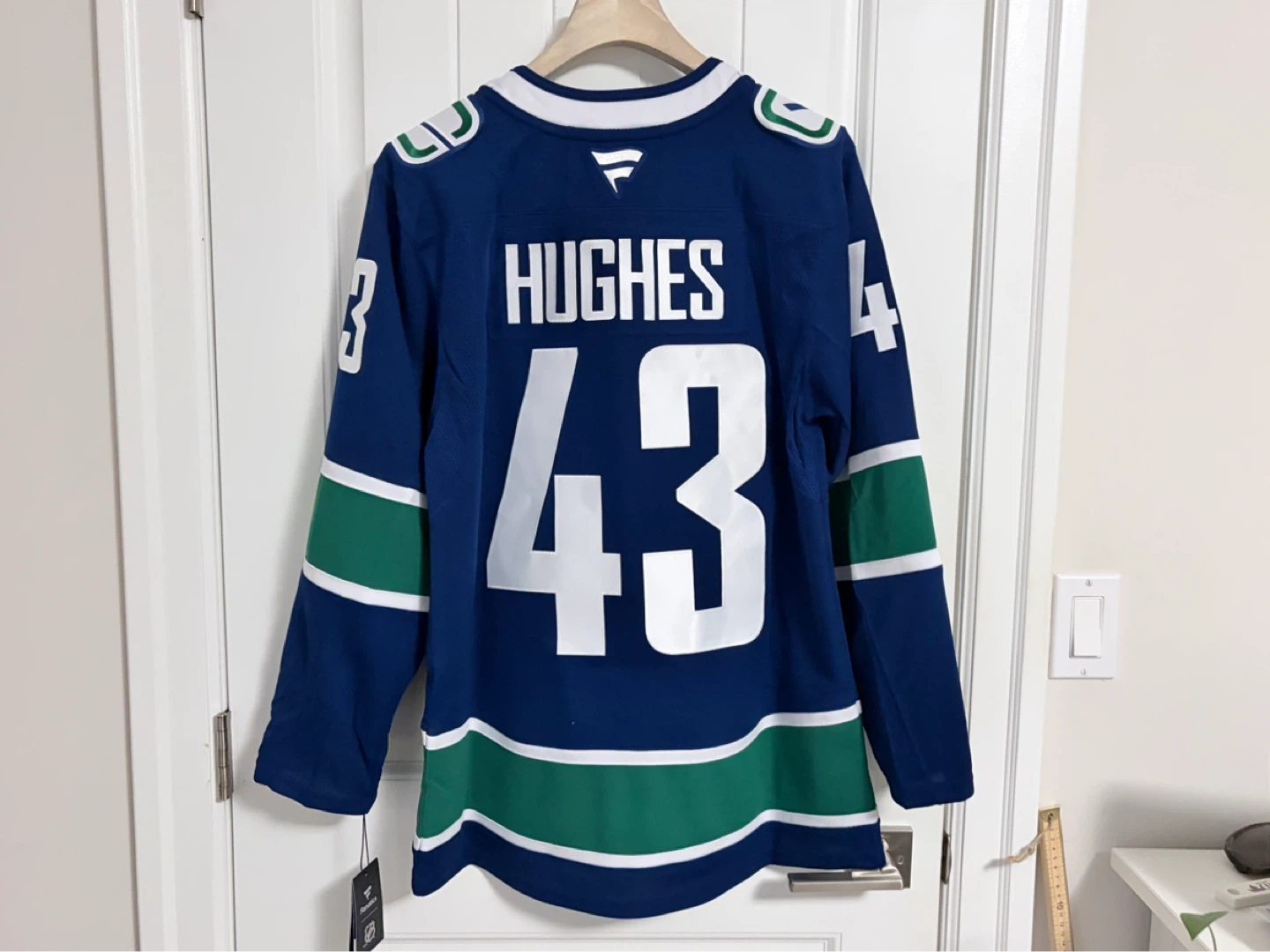 BNWT Authentic Fanatics Vancouver Canucks Hughes Jersey 46 Small
