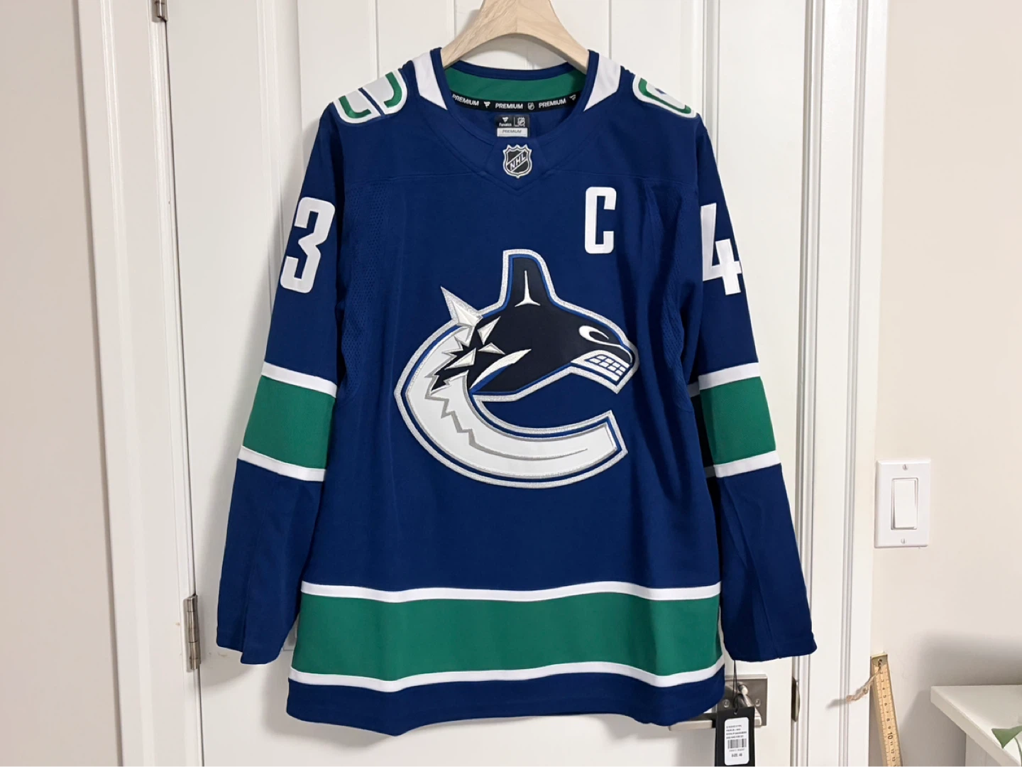 BNWT Authentic Fanatics Vancouver Canucks Hughes Jersey 46 Small - photo 4
