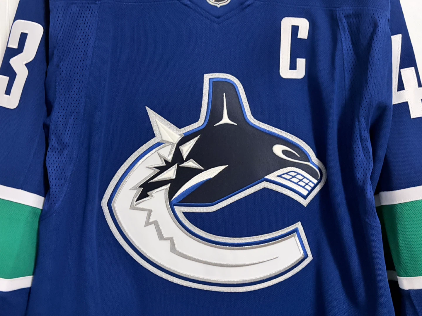 BNWT Authentic Fanatics Vancouver Canucks Hughes Jersey 46 Small - photo 5
