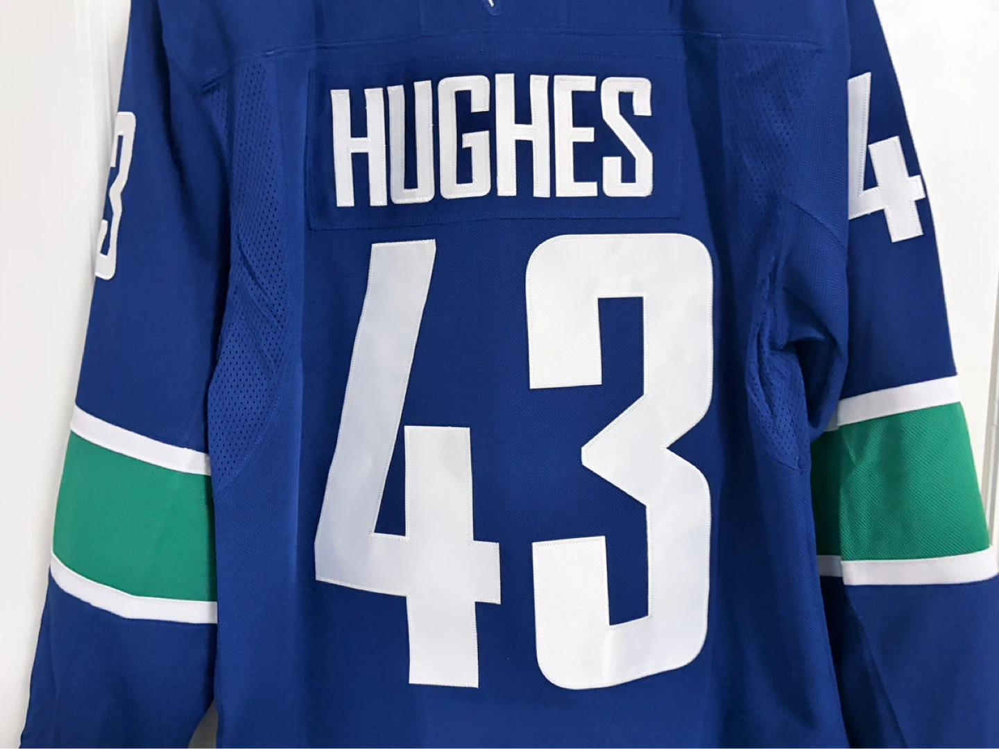 BNWT Authentic Fanatics Vancouver Canucks Hughes Jersey 46 Small - photo 2