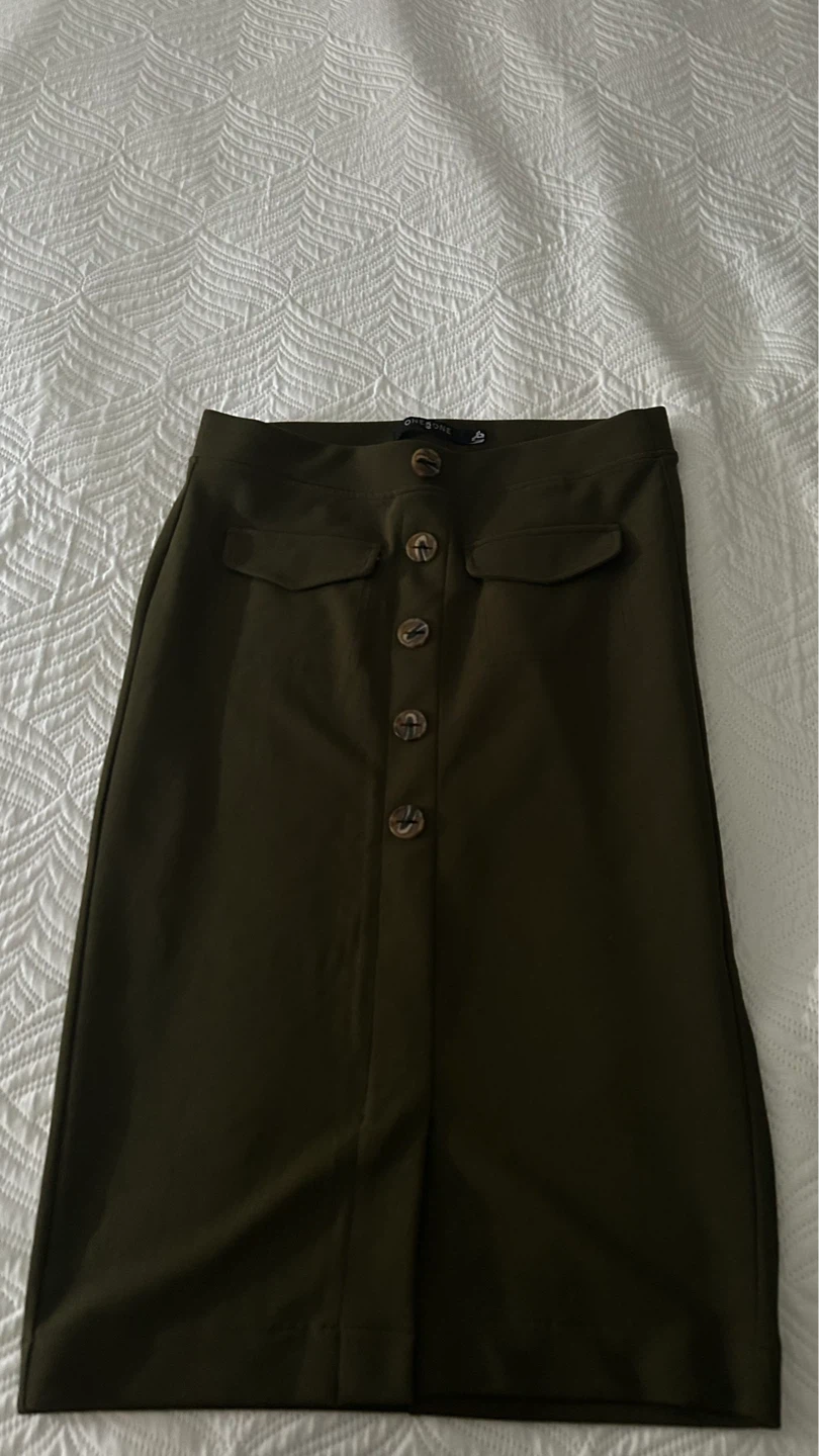 ONE5ONE Olive Green Button-Front Midi Skirt - Size Medium