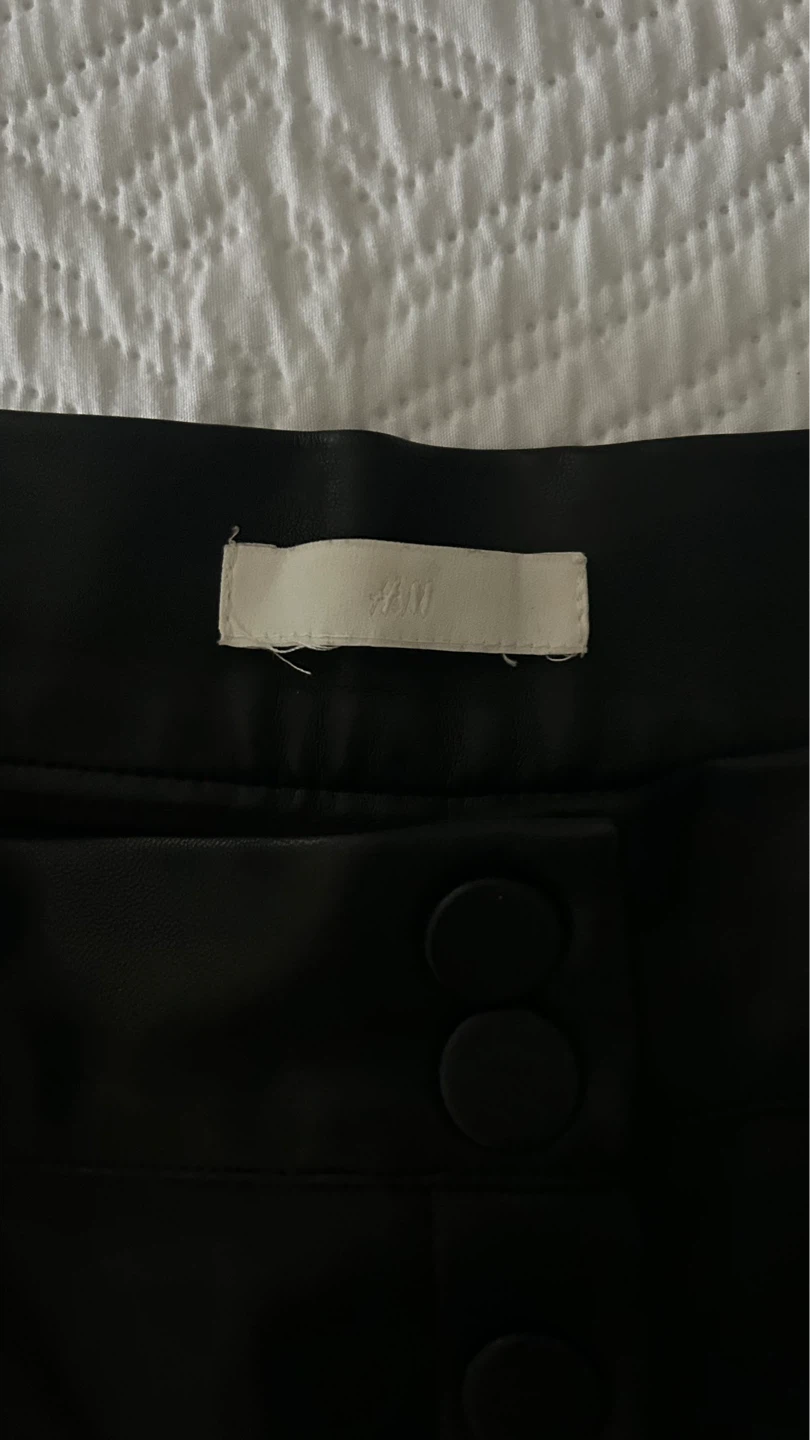 H&M Black Faux Leather A-Line Button-Front Skirt - Size 10 - photo 2