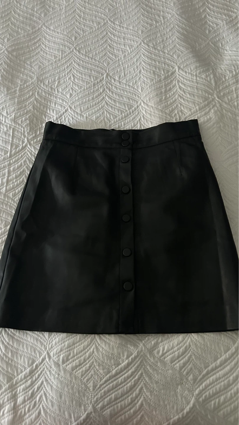 H&M Black Faux Leather A-Line Button-Front Skirt - Size 10