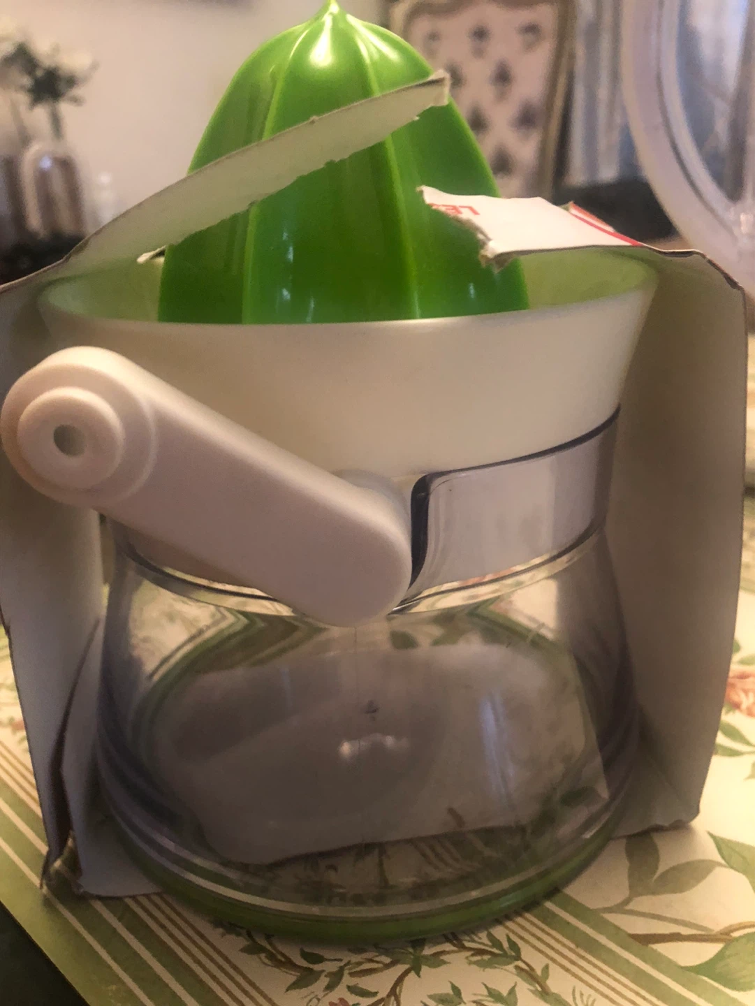 Hand Crank Citrus Juicer - photo 3