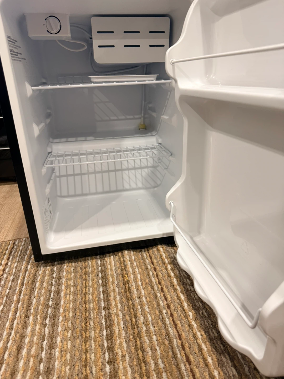 Arctic King 2.4 Cu Ft Mini Fridge - photo 3