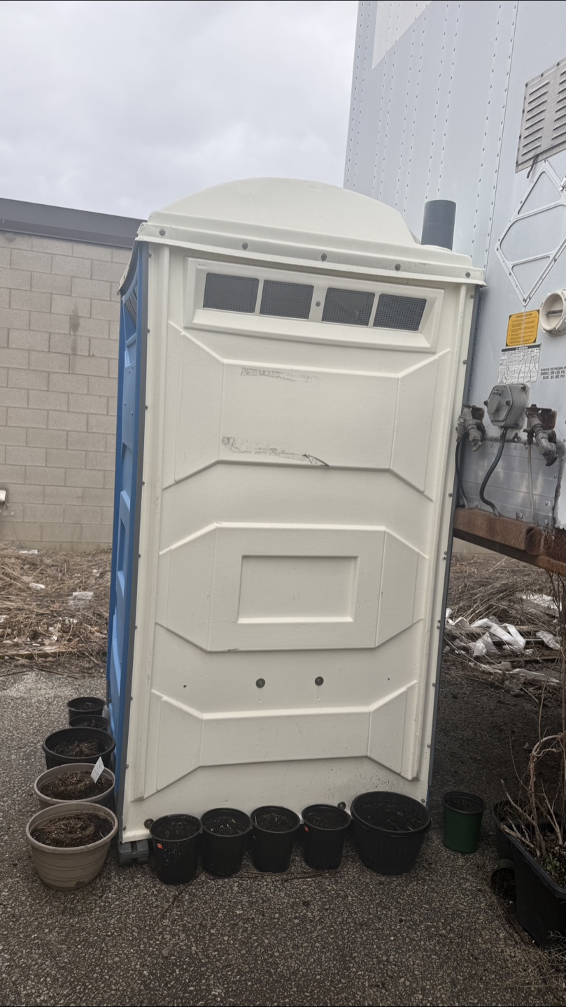 Portable Toilet Unit only $700 - photo 2