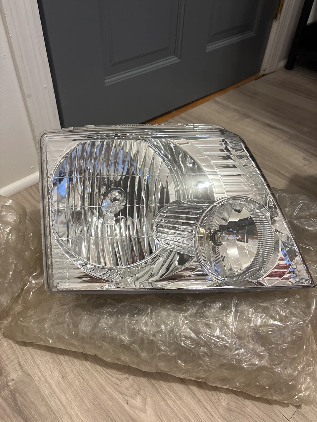 Ford Explorer 2002-2005 Right Headlight Assembly