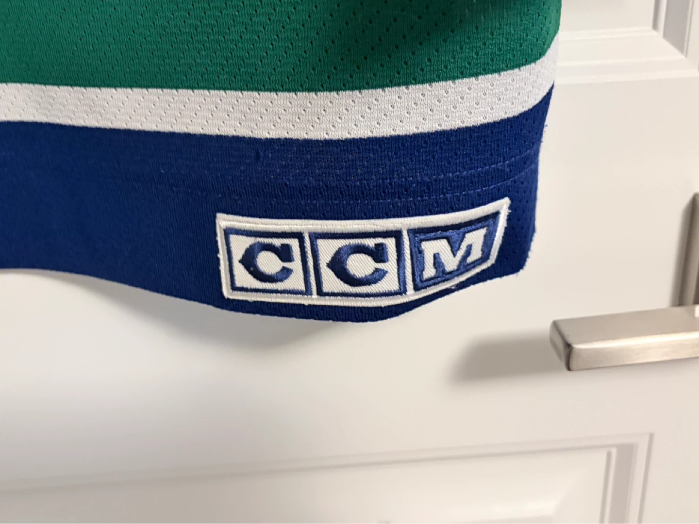 Authentic CCM Vancouver Canucks Trevor Linden Jersey Medium - photo 3