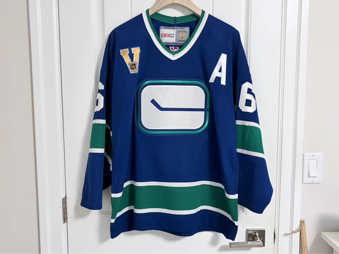Authentic CCM Vancouver Canucks Trevor Linden Jersey Medium - photo 4