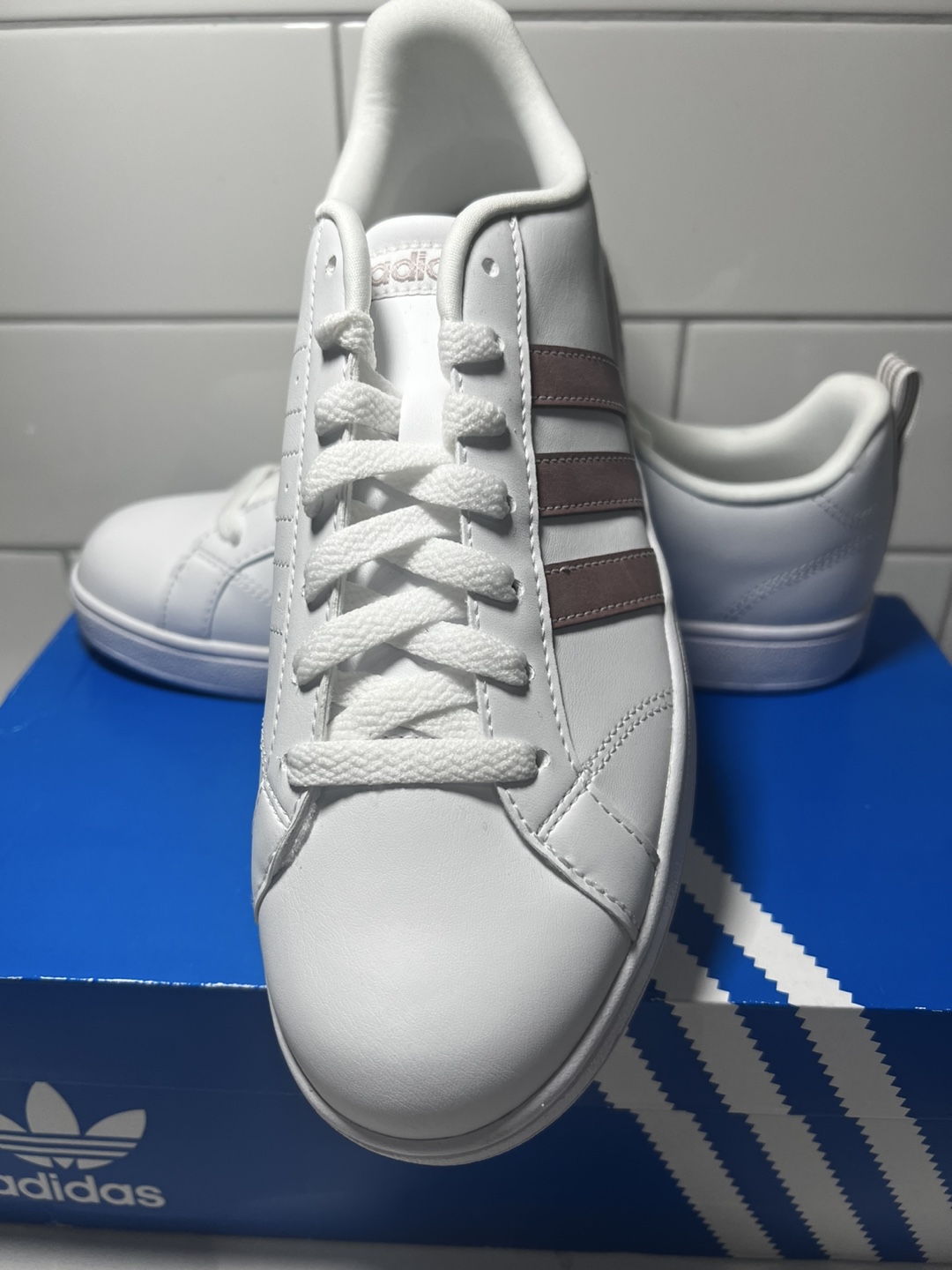 New woman’s adidas grand court sneakers size 9