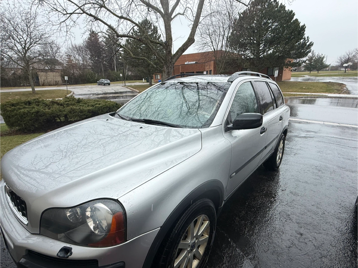 Silver Volvo XC90 AWD（2006）