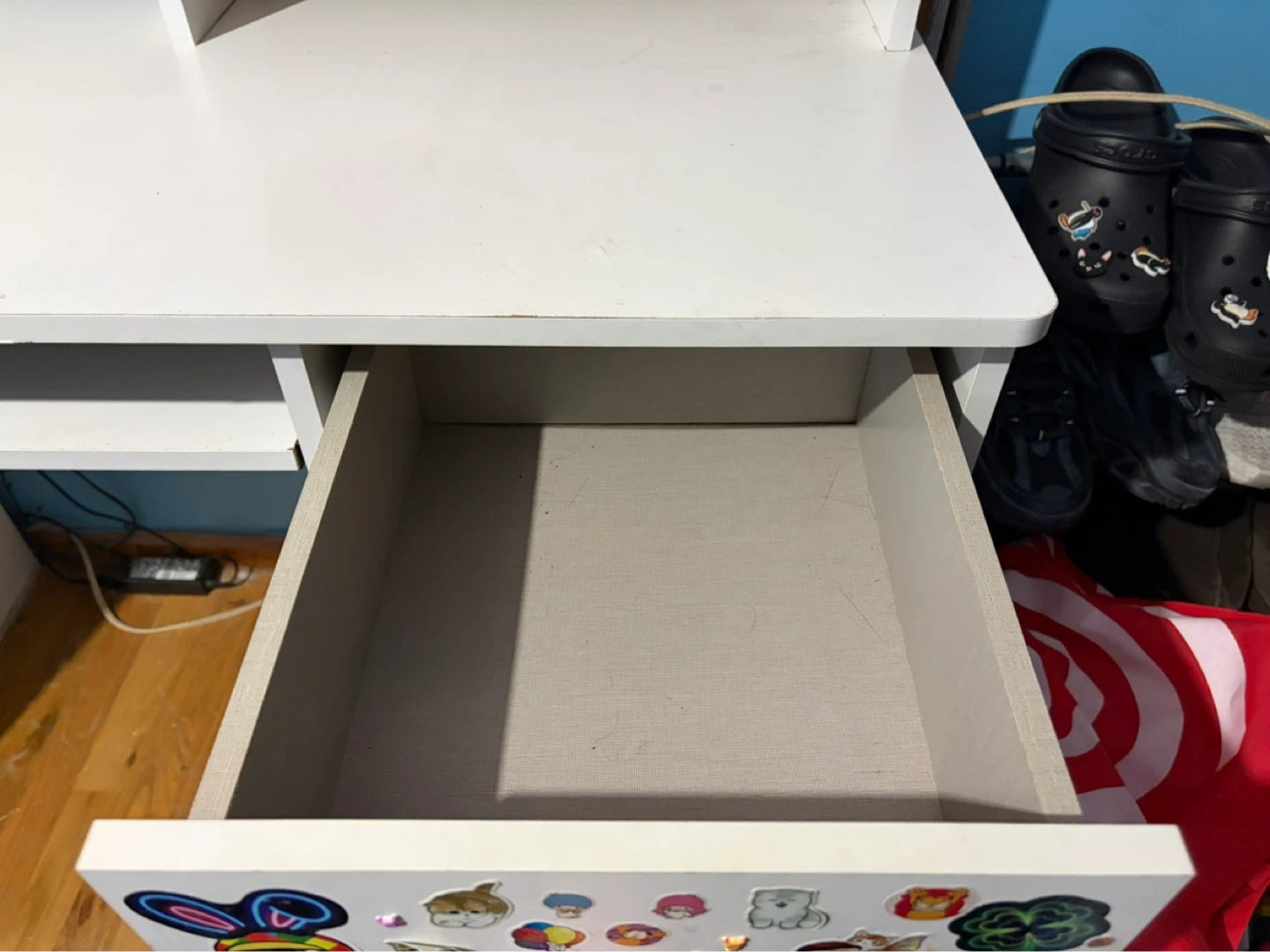 White desk with sticker drawer - photo 4
