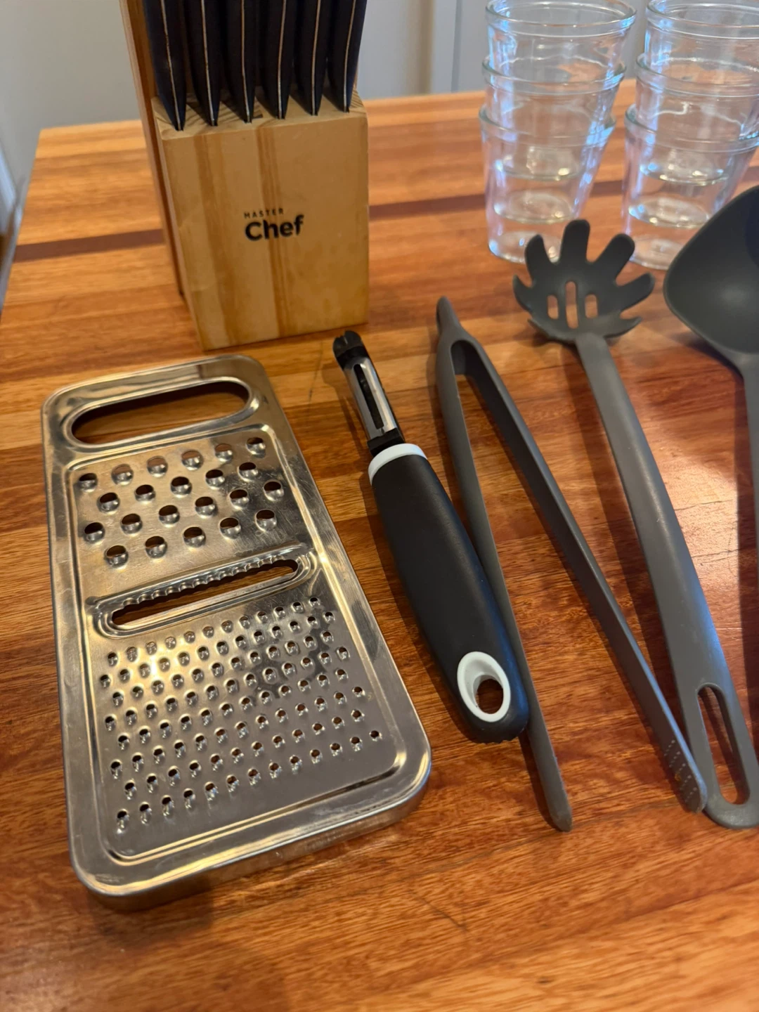 MOVING SALE: Kitchen utensils, knives & more! - photo 3