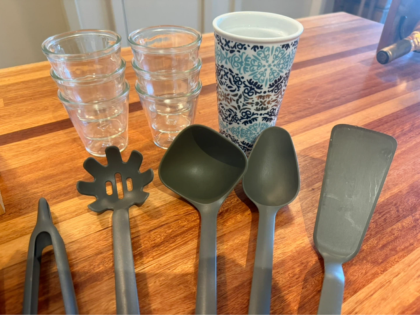 MOVING SALE: Kitchen utensils, knives & more! - photo 4