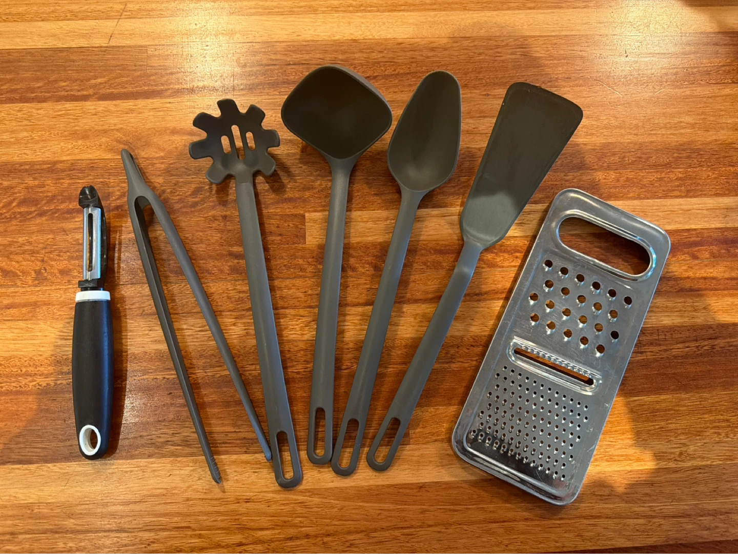 MOVING SALE: Kitchen utensils, knives & more! - photo 2