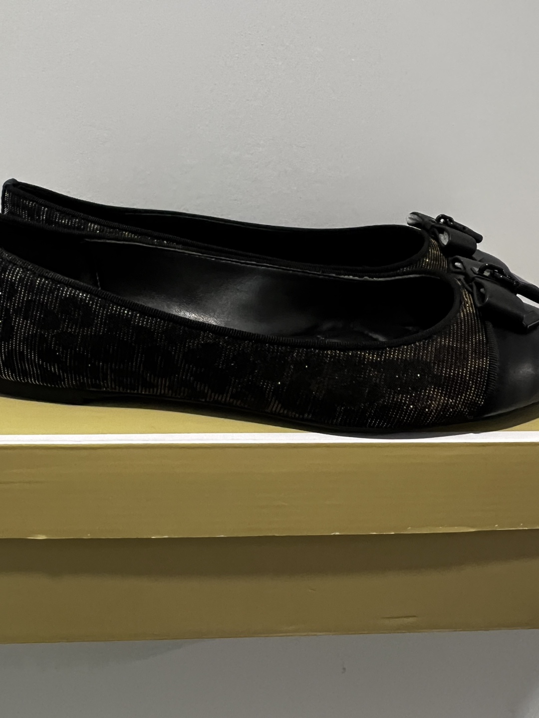 New Michael Kors Ballet  Flats -    Size 9 but fit like an 8.5 - photo 2