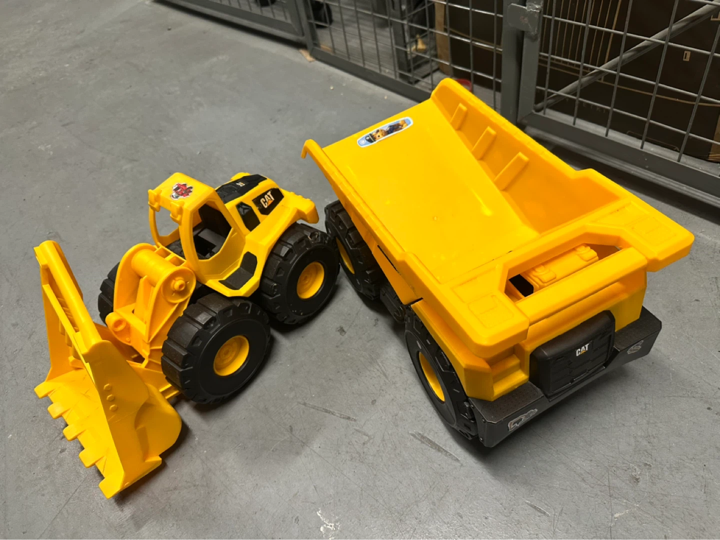 CAT Toy Bulldozer and Dump Truck Set