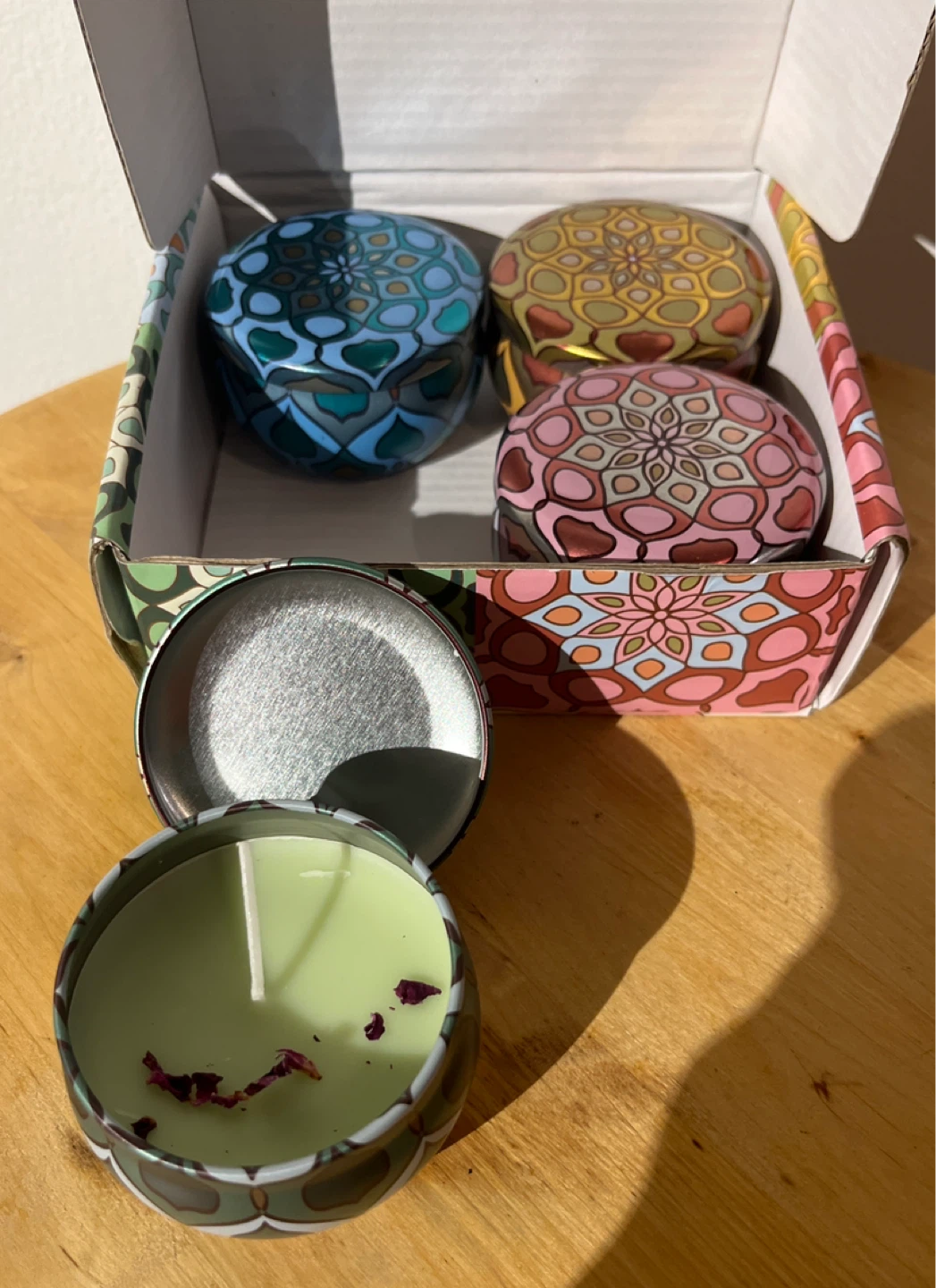 Set of 4 Scented Candles in Decorative Tins - photo 3