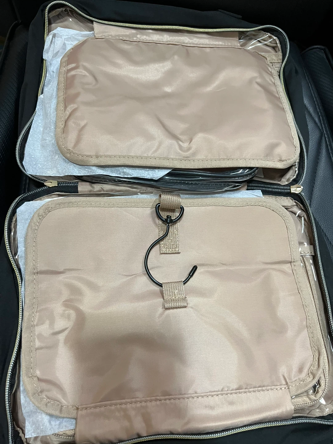 NEW Hanging Toiletry Bag - photo 3