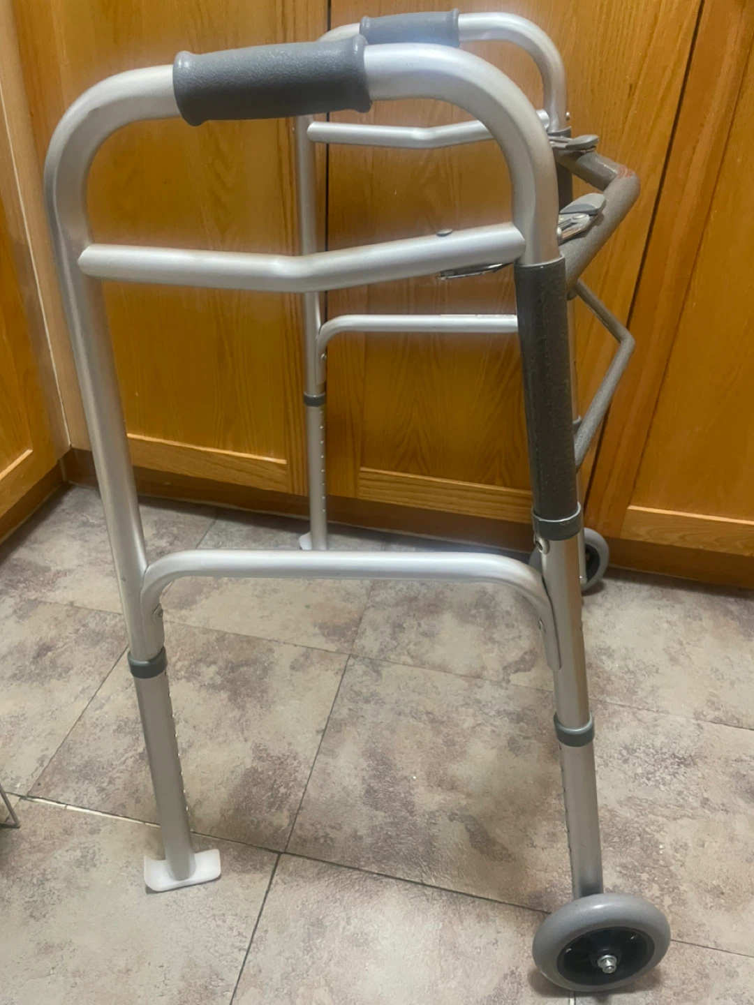 Aluminum walker - photo 2