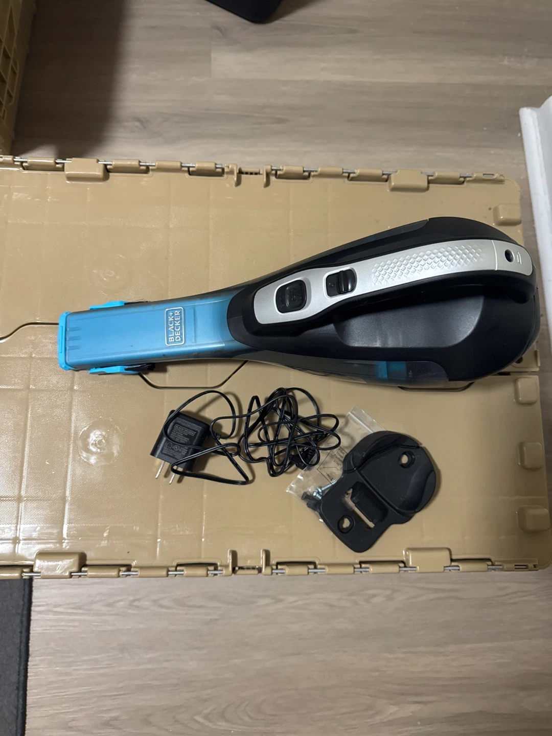Black+Decker Cordless Handheld Vacuum - photo 2