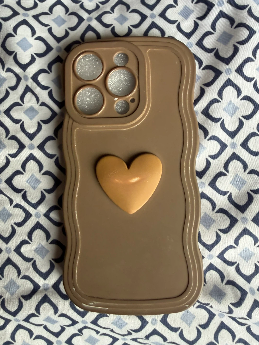 Wavy Phone Case with Heart Design - photo 3