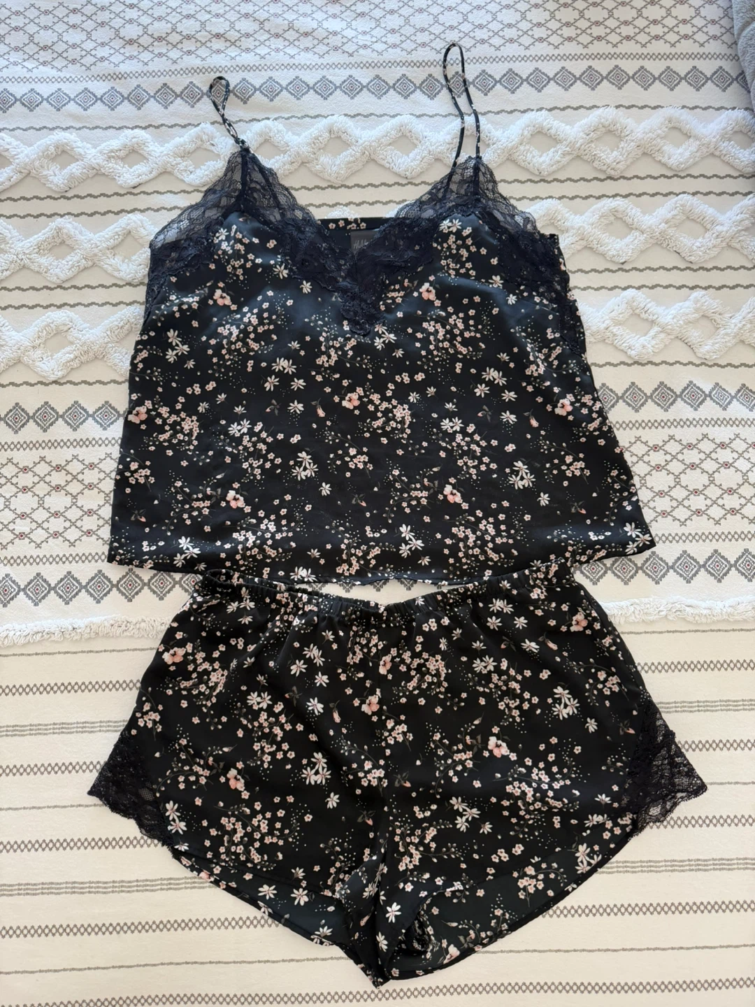 H&M Floral Lace Cami and Shorts Pajama Set - photo 2