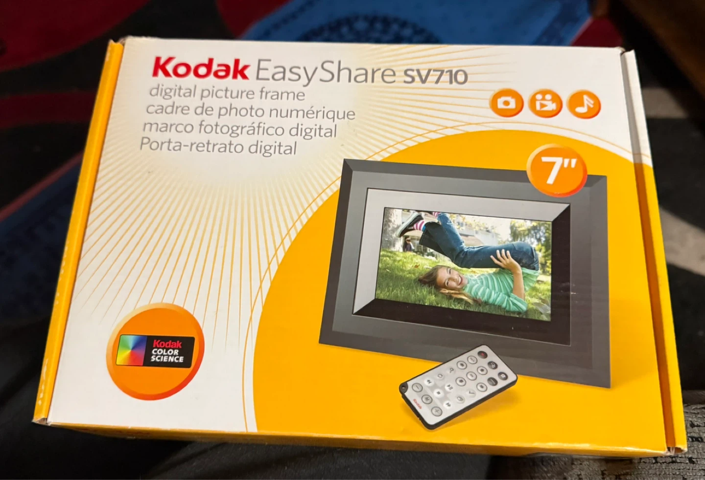 Kodak EasyShare SV710 Digital Picture Frame 7"