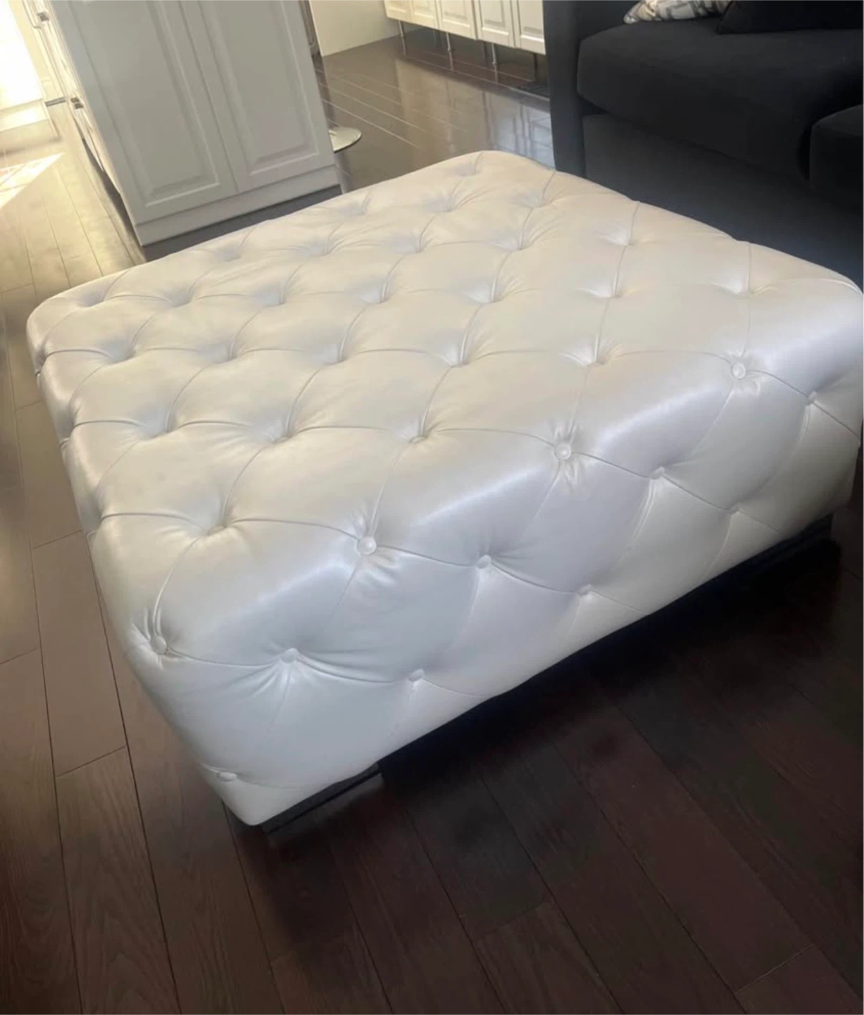 White Tufted Ottoman Footrest - photo 2