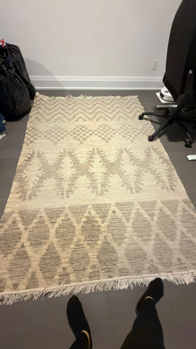 Area Rug with Geometric Pattern