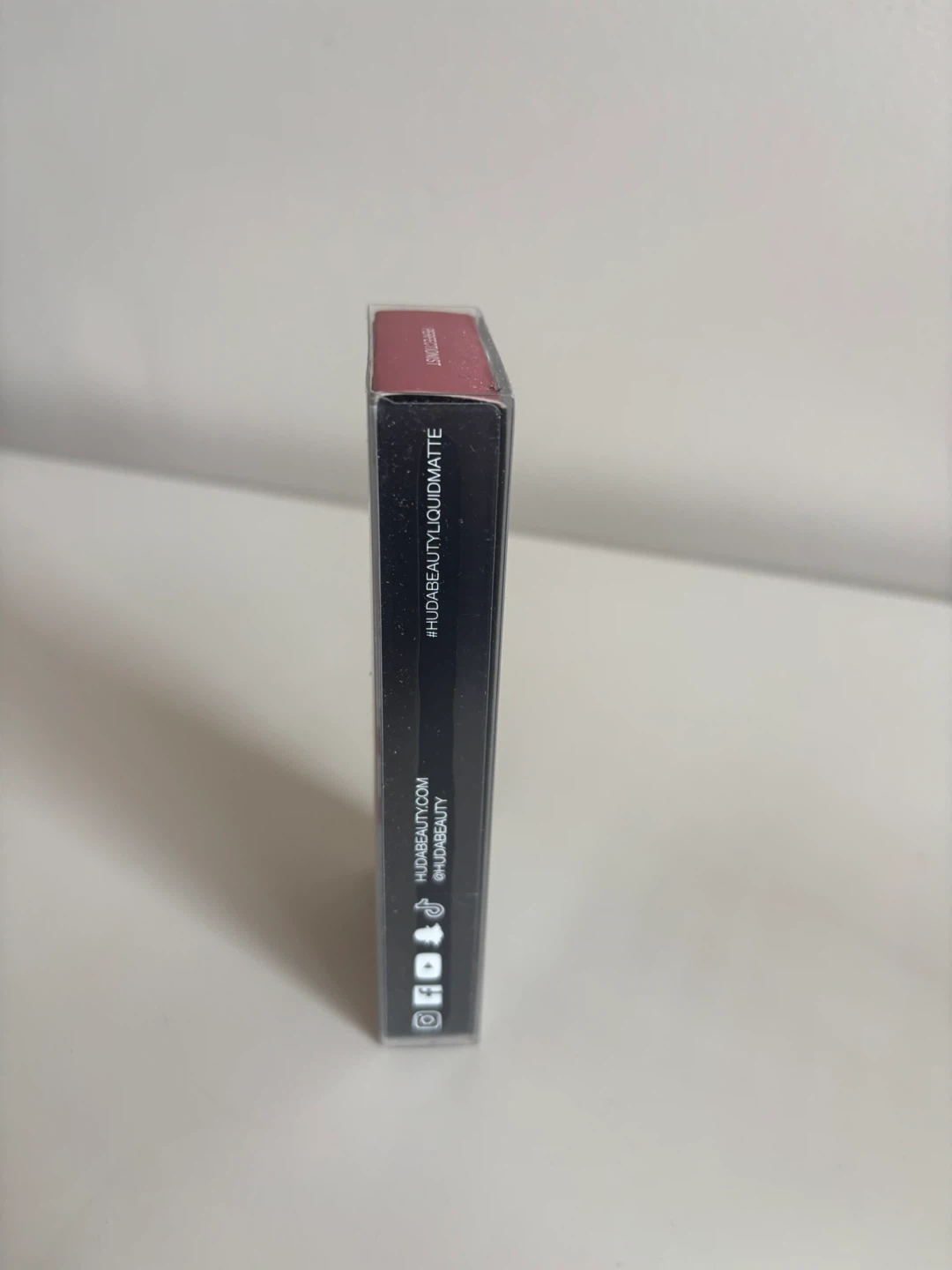 Huda Beauty Liquid Matte Lipstick in Perfectionist - photo 3