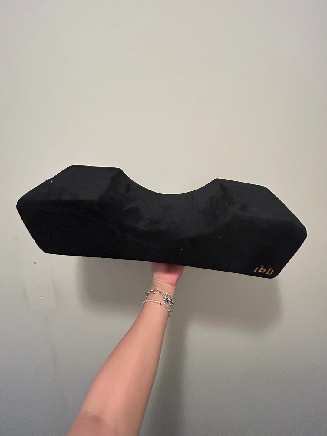 Black Velvet Lash Pillow - photo 2