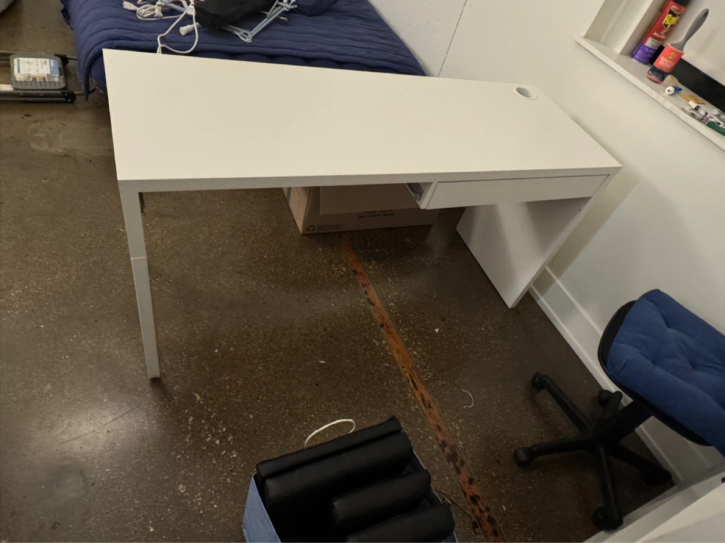 [Moving Sale] IKEA MICKE Desk (White) - photo 3