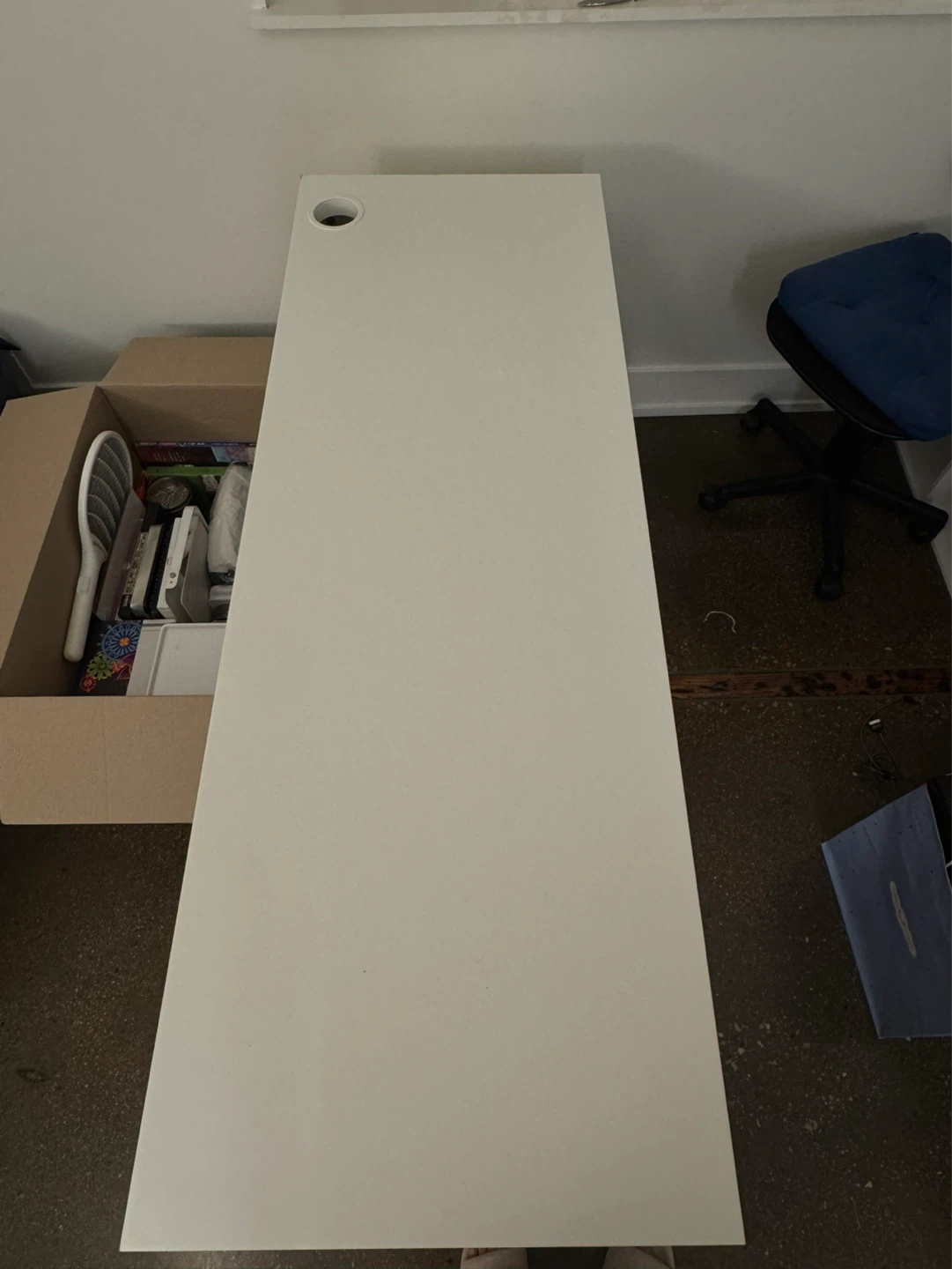 [Moving Sale] IKEA MICKE Desk (White) - photo 4