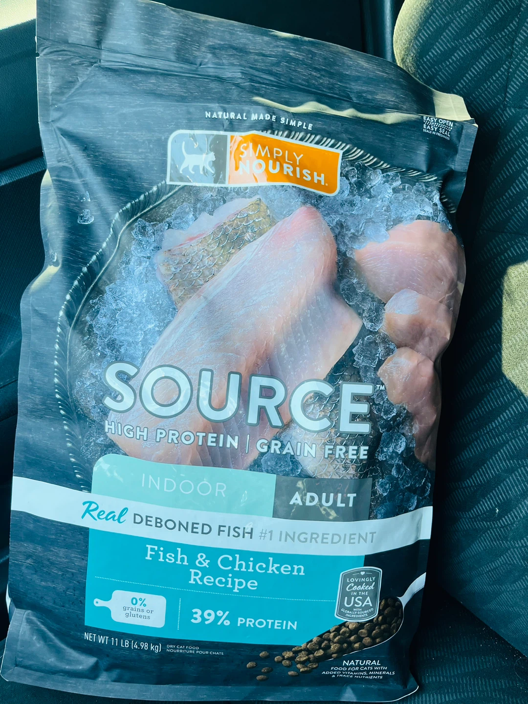Cat food  sealed ( fish and chicken ) for Adult