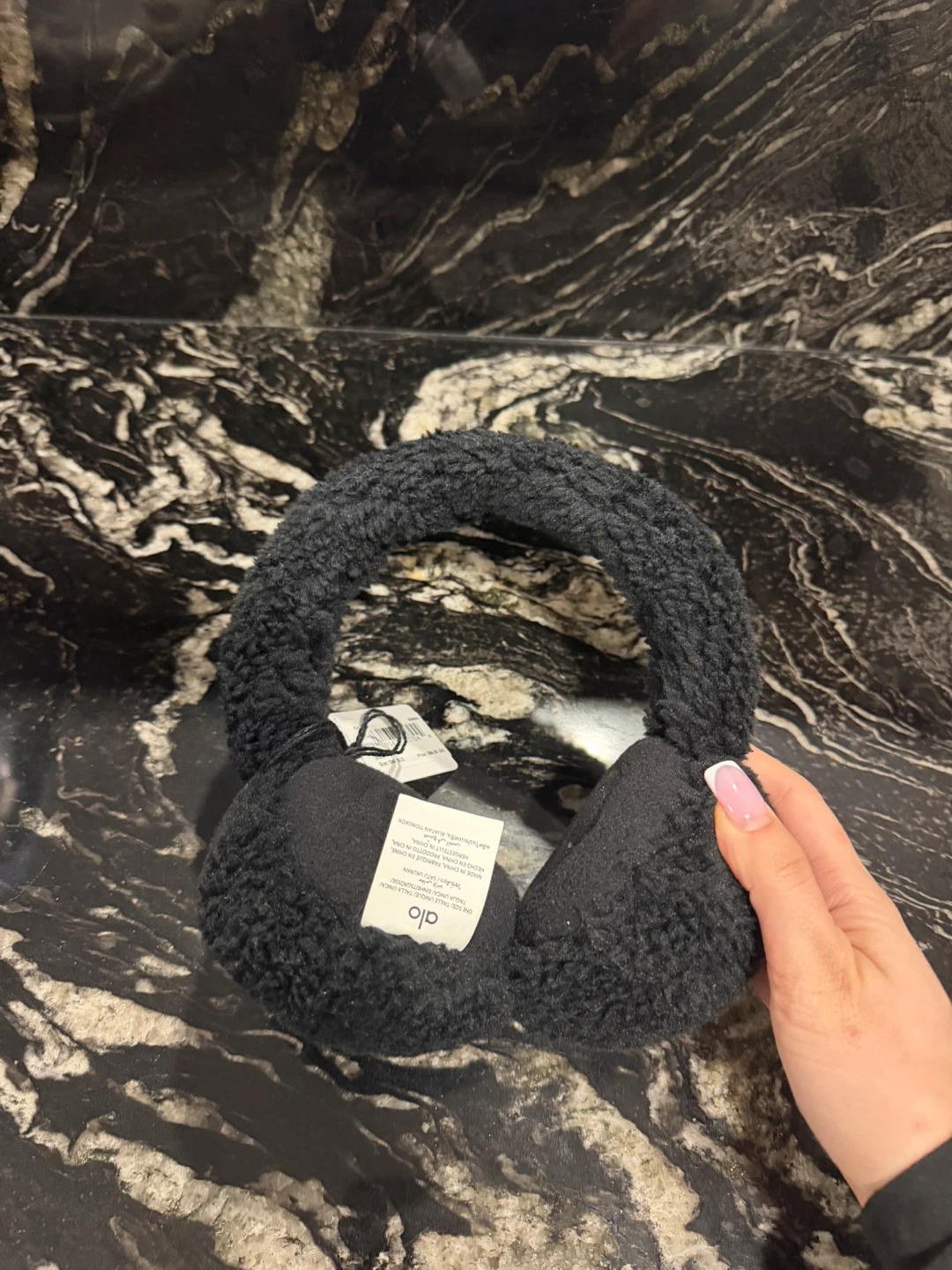 Alo Yoga Black Sherpa Earmuffs - One Size