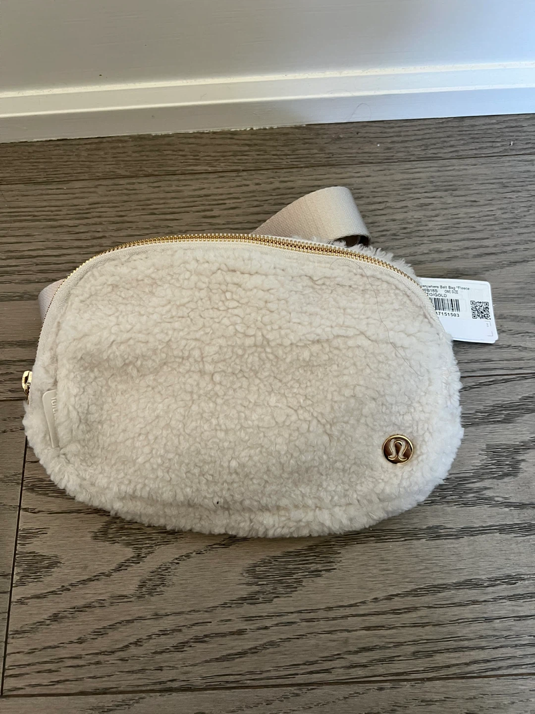 Lululemon Everywhere Fleece Belt Bag Cream
