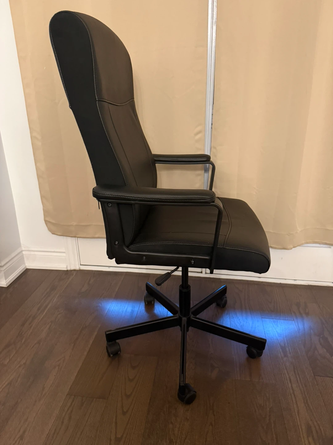 Black Office Chair - photo 3