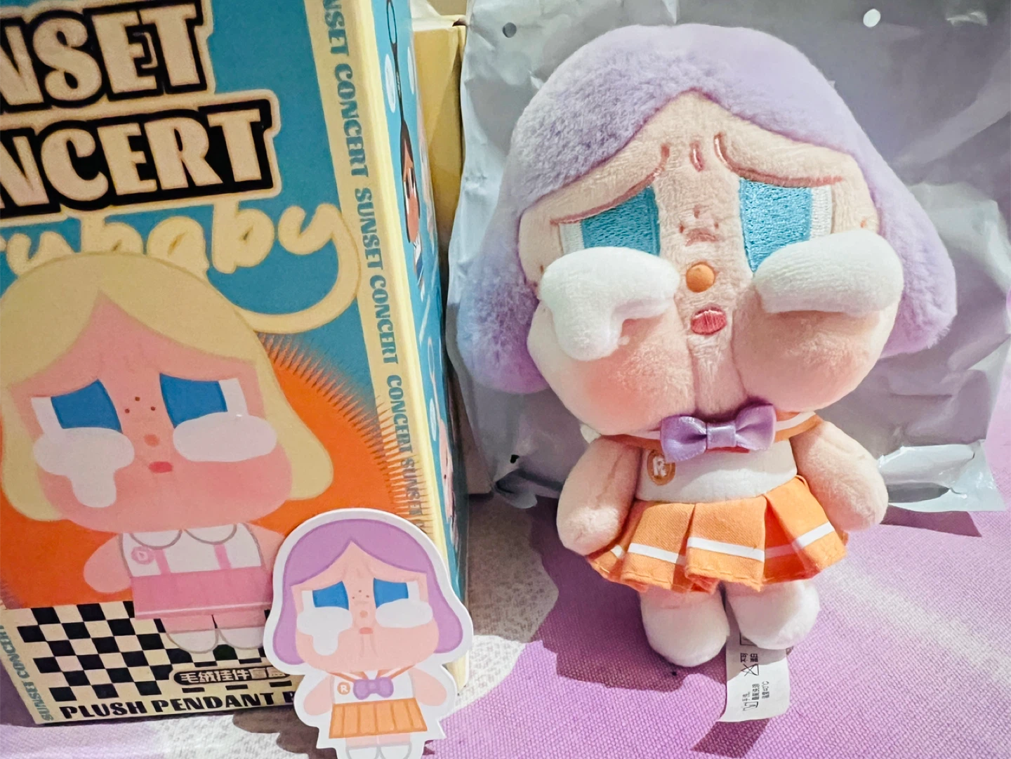 POPMART CRYBABY Sunset Concert Plush Pendant - photo 2